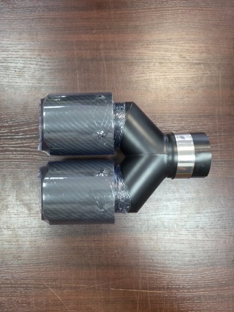 Końcówki wydechowe 63 mm podwójne - włókno węglowe