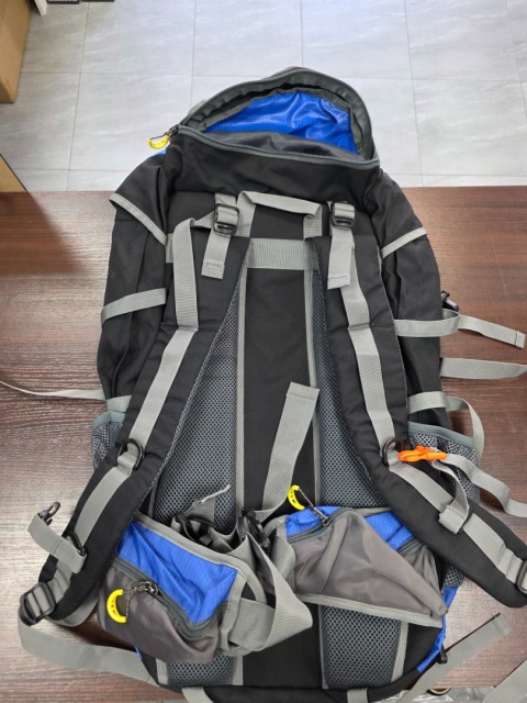 Plecak turystyczny trekkingowy 70 L - lekki, wodoodporny, wiele kieszeni, komfortowy